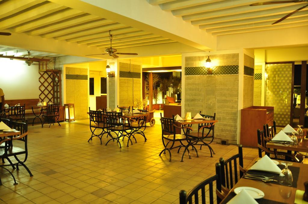 Hotel Atithi Пондичери Екстериор снимка