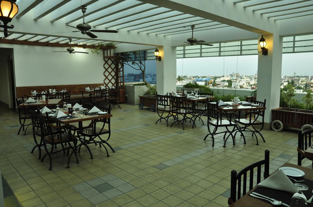 Hotel Atithi Пондичери Екстериор снимка