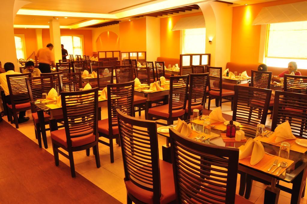 Hotel Atithi Пондичери Екстериор снимка