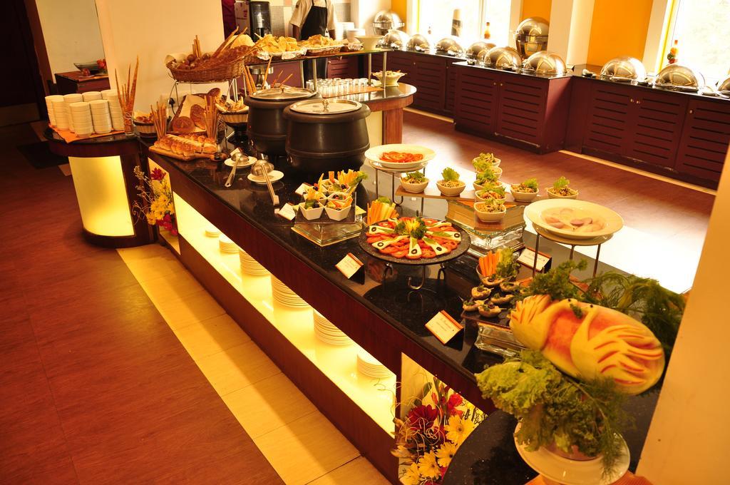 Hotel Atithi Пондичери Екстериор снимка