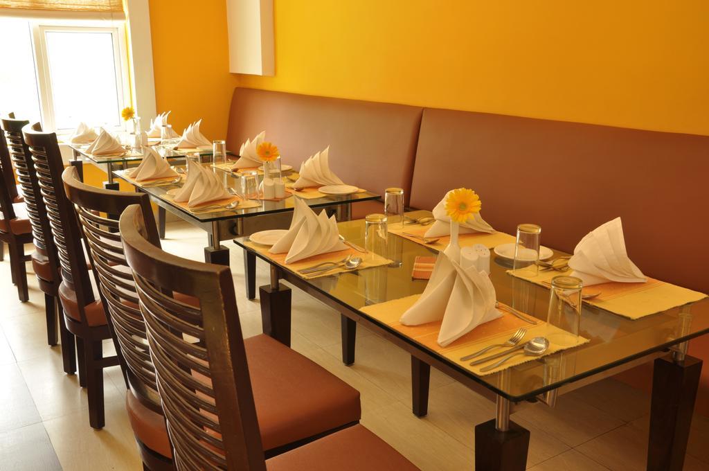 Hotel Atithi Пондичери Екстериор снимка