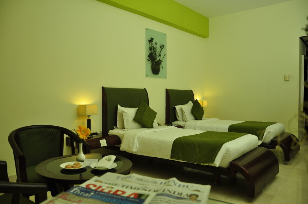 Hotel Atithi Пондичери Екстериор снимка