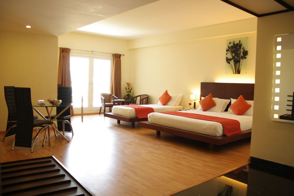 Hotel Atithi Пондичери Екстериор снимка