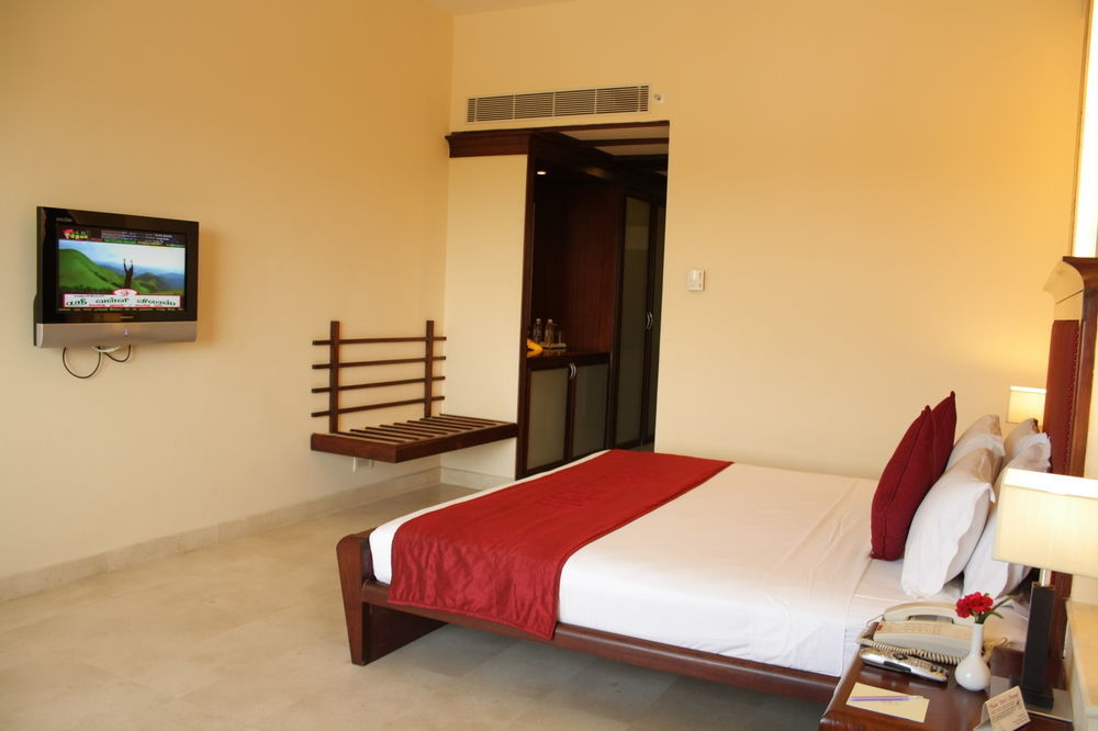 Hotel Atithi Пондичери Екстериор снимка