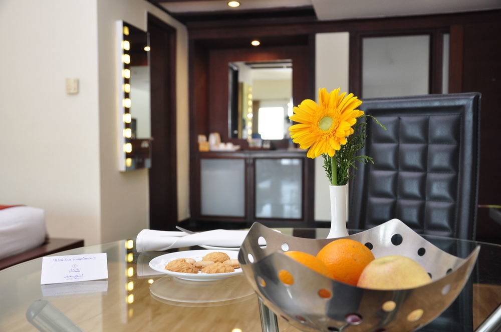 Hotel Atithi Пондичери Екстериор снимка