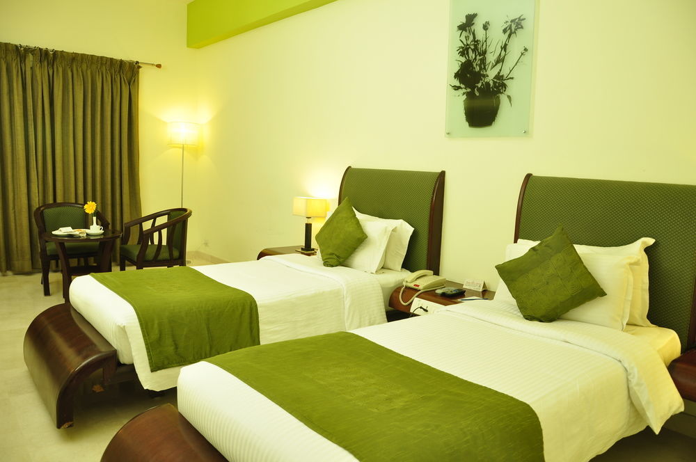 Hotel Atithi Пондичери Екстериор снимка