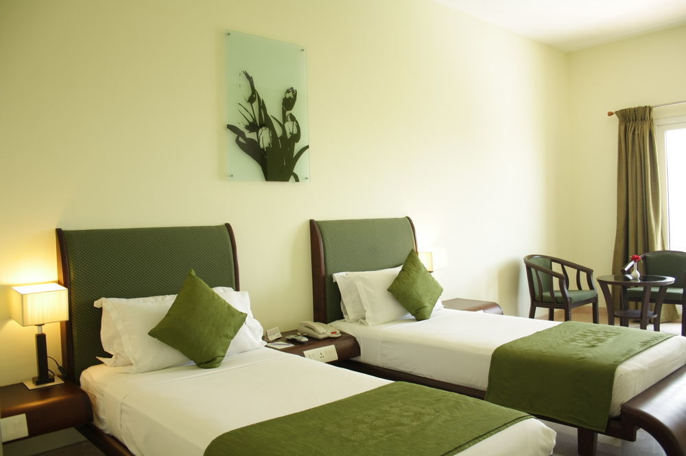 Hotel Atithi Пондичери Екстериор снимка