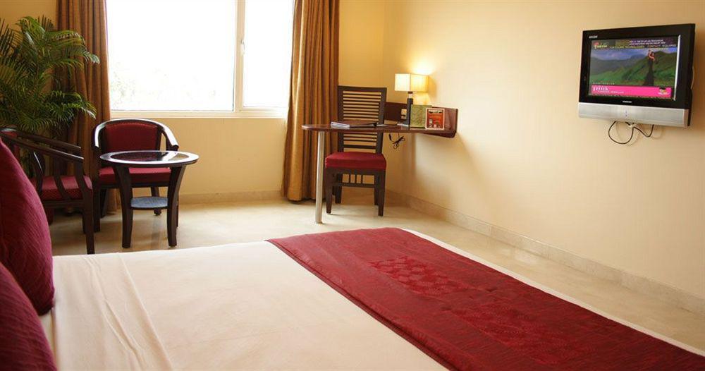 Hotel Atithi Пондичери Екстериор снимка