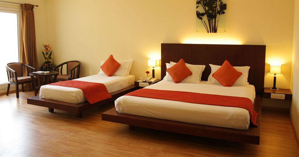Hotel Atithi Пондичери Екстериор снимка