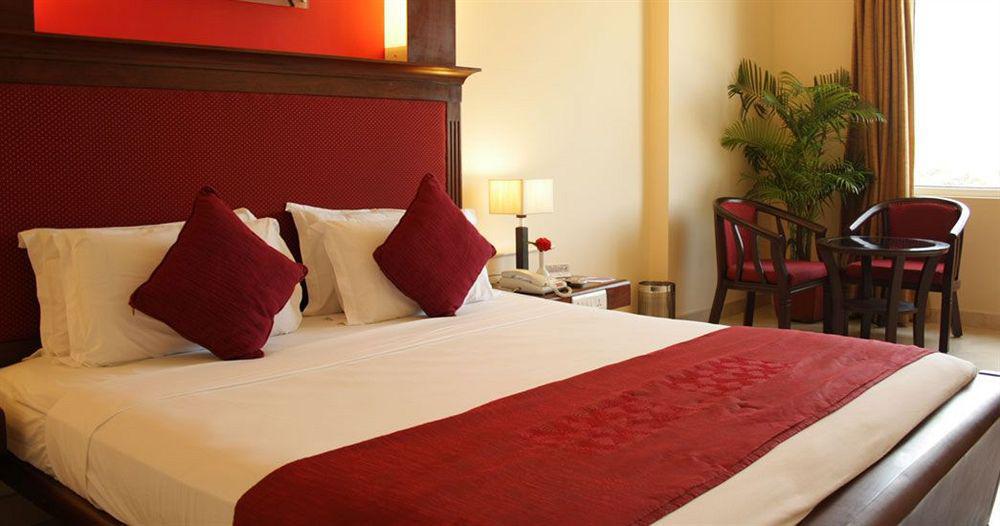 Hotel Atithi Пондичери Екстериор снимка